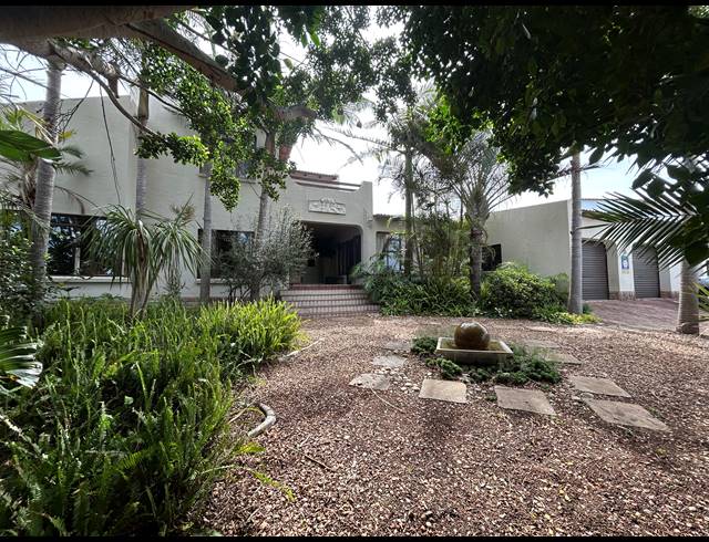 6 BEDROOM HOUSE FOR SALE IN FERREIRA TOWN